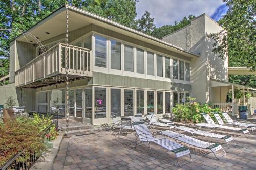 A-Frame Gatlinburg Home with Hot Tub 2 Mi to Parkway - main image