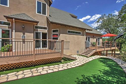 Roomy Home w/ Deck, 5 Mi to Lake Arrowhead Village, Lake Arrowhead