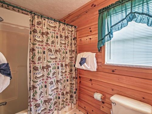 Idyllic Cabin with Hot Tub Less Than 2 Miles to Dollywood! - image 3