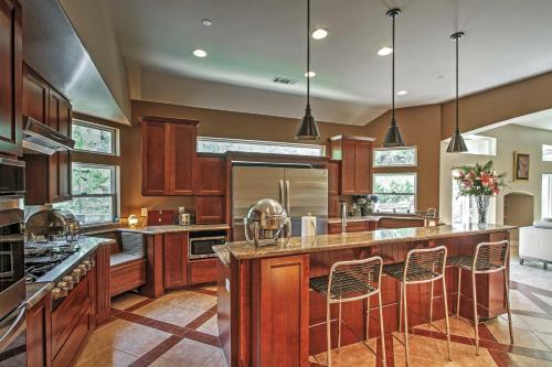 Roomy Home W/ Deck, 5 Mi To Lake Arrowhead Village - Running Springs, CA