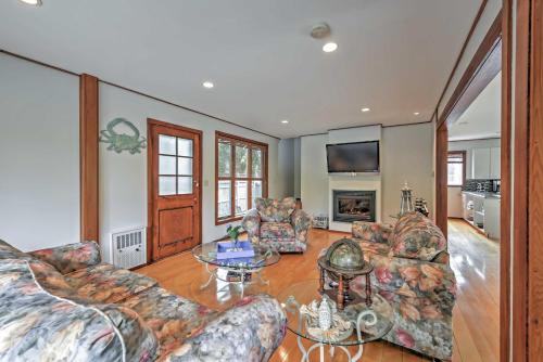 Charming Hyannis Home with Deck 0 2 Mi to the Beach - image 2