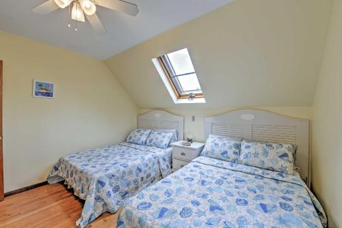 Charming Hyannis Home with Deck 0 2 Mi to the Beach - image 3
