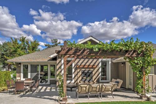 Gorgeous Wapato Point Lakehouse with Private Hot Tub - image 3
