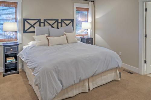 Gorgeous Wapato Point Lakehouse with Private Hot Tub - image 4