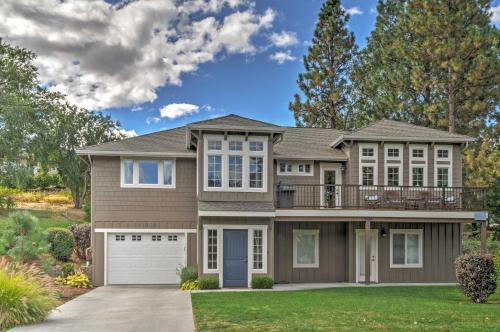 Gorgeous Wapato Point Lakehouse w/ Private Hot Tub