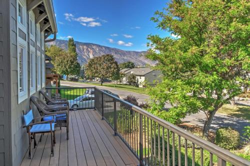 Gorgeous Wapato Point Lakehouse w/ Private Hot Tub in Mensona (WA)