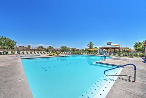 Modern San Tan Valley Family Home with Community Pool - image 8