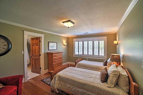 Spacious and Stunning Cleveland Getaway on 1 5 Acres - image 3