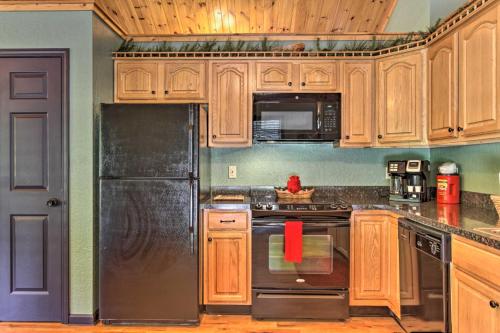 Sevierville Overlook Cabin 9 Miles to Gatlinburg! in Sevierville, USA
