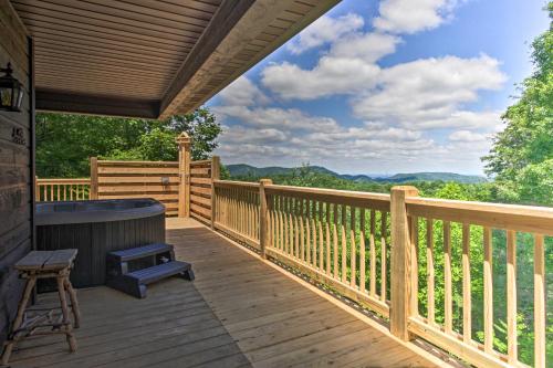 Sevierville Overlook Cabin: 9 Miles to Gatlinburg! - Devils Den, TN