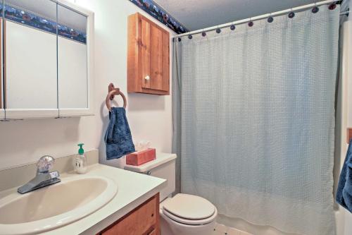 Spacious Bartlett Townhome Less Than 6 Mi to Attitash Mtn! - image 3