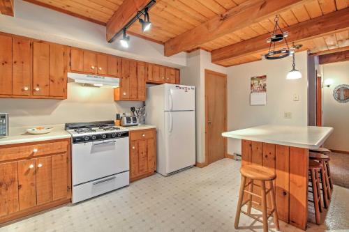 Spacious Bartlett Townhome Less Than 6 Mi to Attitash Mtn! - image 9