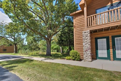 . Cozy Townhome, Half Mi to Starved Rock State Park!