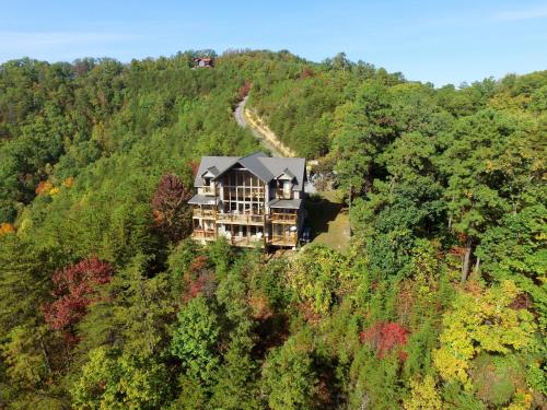 A Grand View - Private Smoky Mtn Family Retreat! - image 5