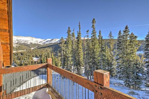 parveke/terassi, Exceptional Breckenridge Sky Lodge with Hot Tub! in Blue River