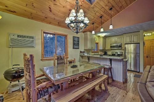 Jewett Cabin with Viewing Deck - 10 Mins to Skiing! in Jewett, USA