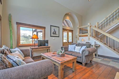 Exceptional Breckenridge Sky Lodge with Hot Tub! in Blue River
