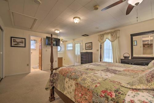 Lakefront Dunnellon House with Serene Sunrise Views! - main image
