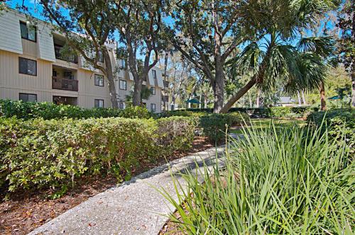First-Floor Condo - Steps to Beach Coligny Plaza! - image 2