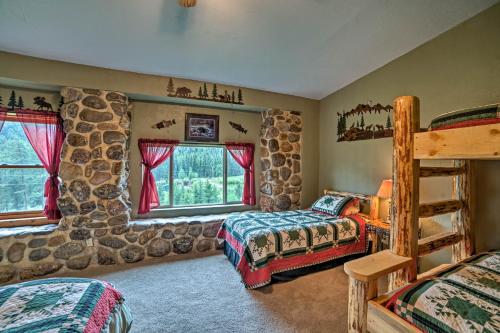 Sasquatch Inn Retreat Near Fishing and Hunting! - image 7