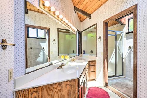 Oceanfront Irish Beach Sea Haven Home with Hot Tub - image 6
