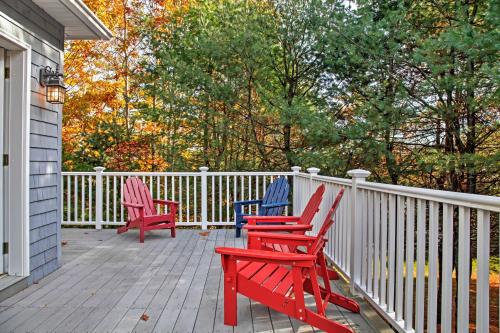 Beautiful Sandy Point Getaway with Wraparound Deck!