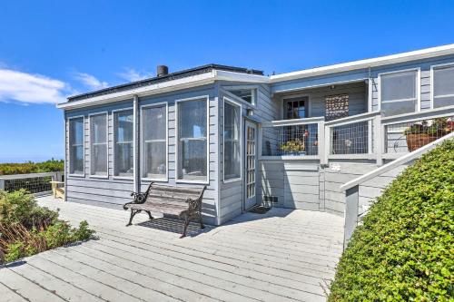 Oceanfront Irish Beach Sea Haven Home with Hot Tub - image 9