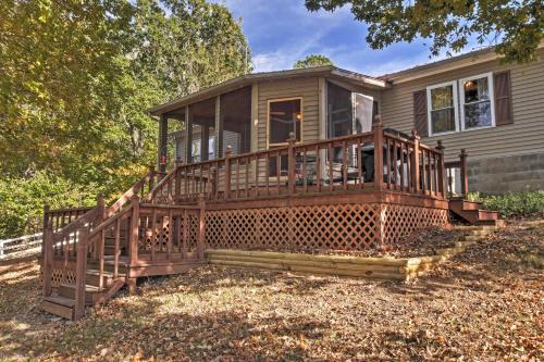 Captivating Cadiz Hideaway w/ Deck on Lake Barkley in Blue Spring (KY)