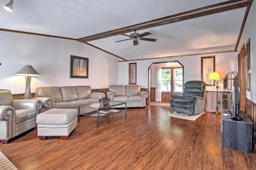 Captivating Cadiz Hideaway w/ Deck on Lake Barkley in Blue Spring (KY)