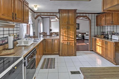 Captivating Cadiz Hideaway w/ Deck on Lake Barkley in Blue Spring (KY)