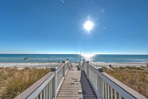 Stunning Panama City Condo with Pool, Steps to Beach