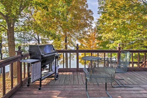Captivating Cadiz Hideaway w/ Deck on Lake Barkley in Blue Spring (KY)
