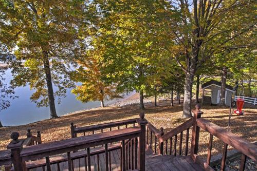 Captivating Cadiz Hideaway with Deck on Lake Barkley - Cadiz