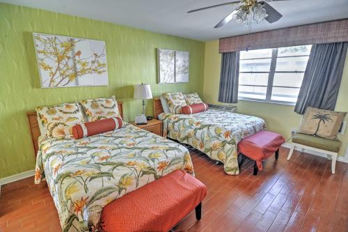 Clearwater Beach Art Deco Studio with Pool Near Coast