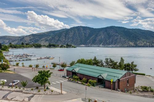 Lake Chelan Manson Bay Condo with Infinity Pool! - image 6