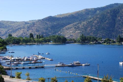 Lake Chelan Manson Bay Condo with Pool Access!