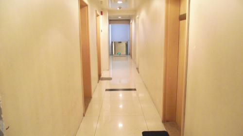 Guangzhou Victory Apartment Guangzhou Victory Apartment is conveniently located in the popular Yuexiu District area. Both business travelers and tourists can enjoy the hotels facilities and services. Facilities like free Wi-Fi 