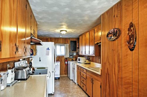 South Fork Log Cabin with Beautiful Mountain Views!