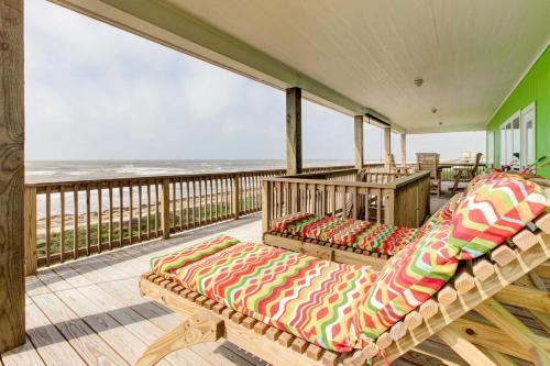 Gulf Access! Group-Friendly Gilchrist Beach House - Gilchrist, TX