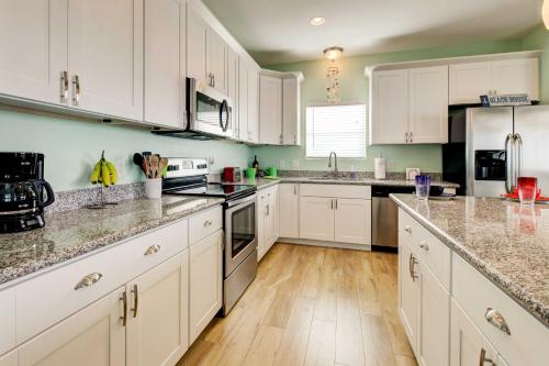 Gilchrist EZ Street Beach House with Gulf Access! - image 5