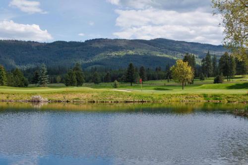 StoneRidge Golf Condo with Pool Access and Mtn Views!