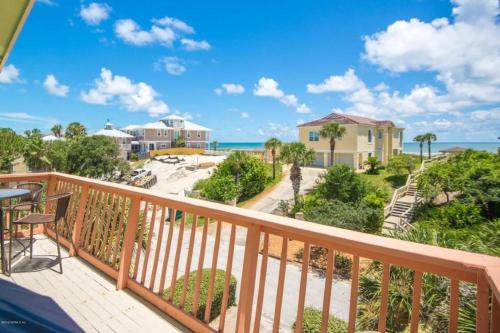 Bright St Augustine Home - Walk to Crescent Beach - main image