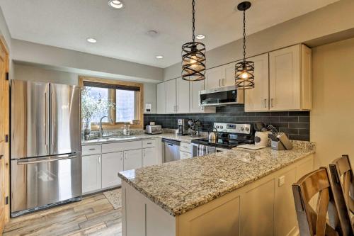 Luxe Breck Home Walk to Main Street and Ski Lifts! - image 7