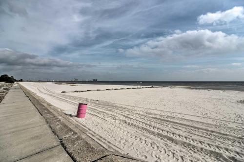 Gulfport Condo with Private Balcony - Walk to Beach! in Gulfport, USA