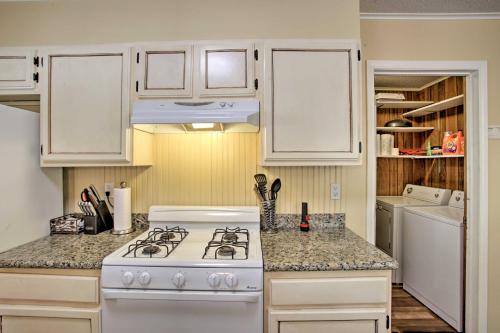 Luxe Cajun Home in Bayou Country, Near River Ranch in Lafayette, USA