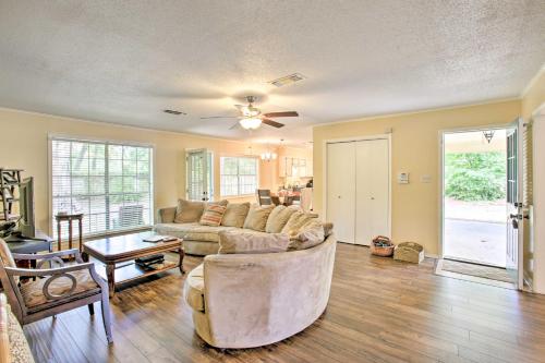 Luxe Cajun Home in Bayou Country, Near River Ranch in Lafayette, USA