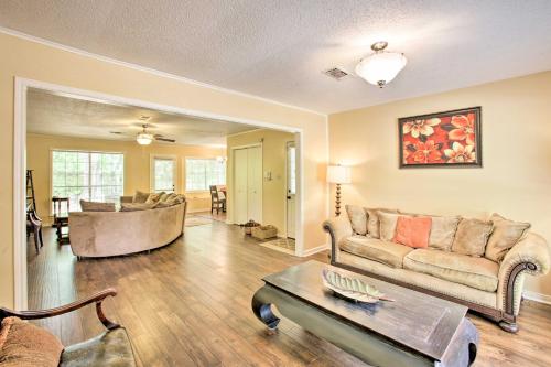 Luxe Cajun Home in Bayou Country, Near River Ranch in Lafayette, USA