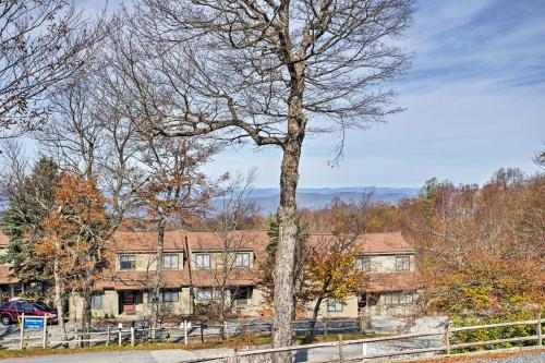 Pet-Friendly Beech Mtn Condo - Steps to the Slopes - image 6