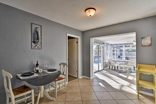 Florida Home 3 Mi to Siesta Key, Walk to Gulf Gate in Sarasota, USA