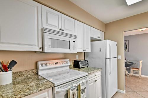 Florida Home 3 Mi to Siesta Key, Walk to Gulf Gate in Sarasota, USA